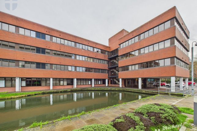 Flat 5 Kingfisher House, Aylesbury photo 4