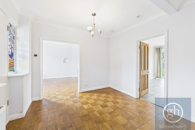 Crofton, The Uplands, Ruislip photo 3