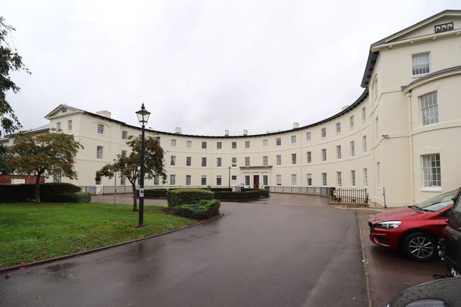 3-bed flat on 39 The Crescent, Gloucester, £210,000