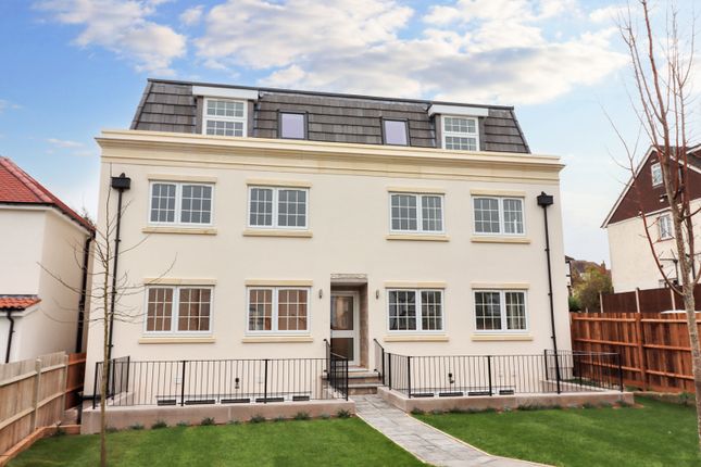 Flat for sale in Villiers Avenue, Surbiton