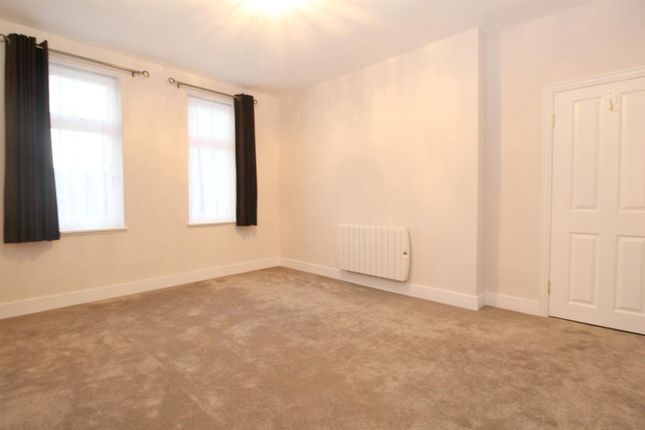 28a, Lightcliffe Road, London photo 4