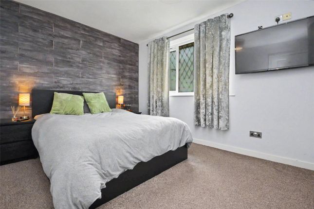 198, Valley Road, West Yorkshire photo 4