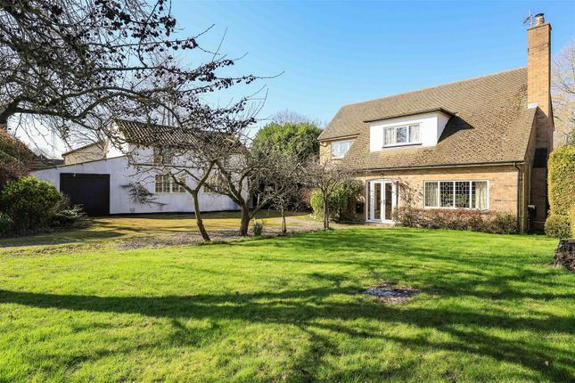 27, Dolphin Lane, Royston photo 3