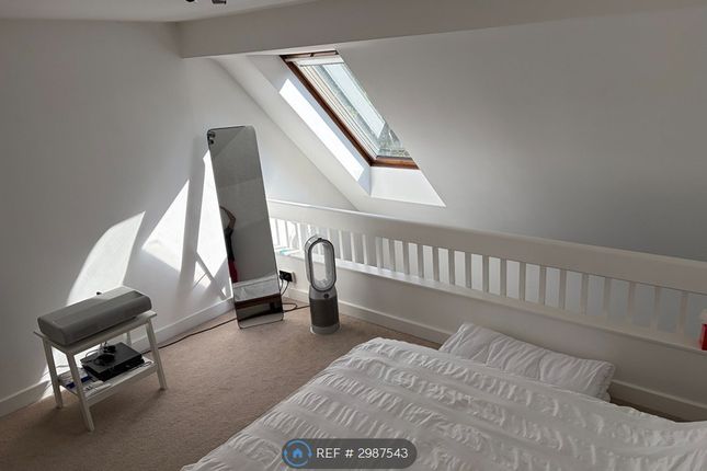 Windmill Rise, Kingston Upon Thames photo 5