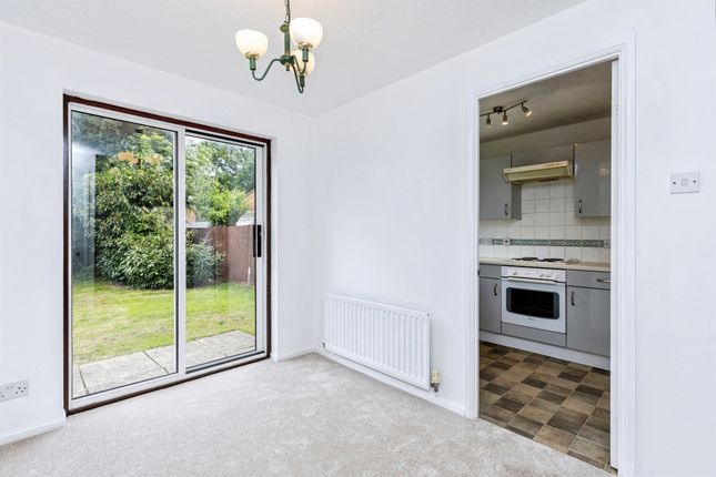 33, Ropeland Way, Horsham photo 4