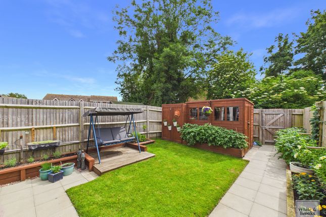 8 Cyril Way, Chichester photo 4