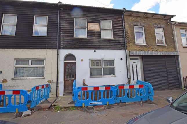 1 bed flat for sale in Luton Road, Chatham ME4
