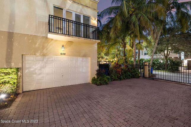 Town house for sale in 608 Ne 11th Avenue, Fort Lauderdale, Florida, United States Of America