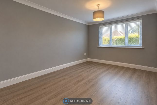Flat, St Georges Court St Georges Avenue, Poole photo 4