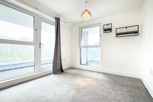 Flat to rent in Park Place, Stevenage