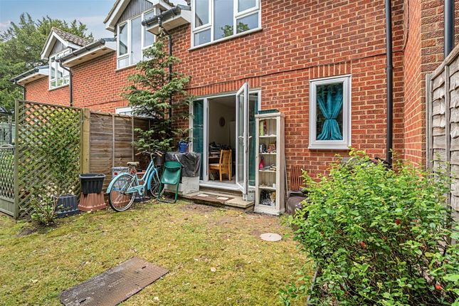 3, Seymour Court, Crowthorne photo 2