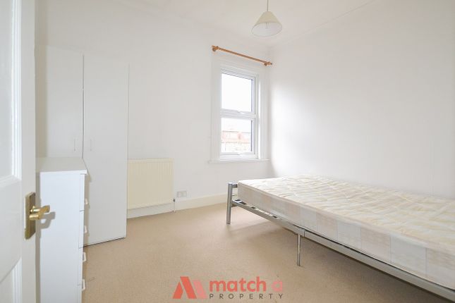 Flat for sale in Chandos Avenue, Ealing, London