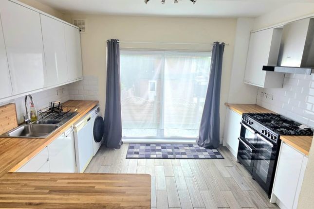 40, Belgrave Gardens, London photo 4