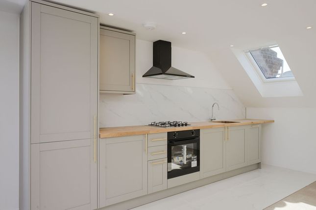 Flat 3, 403 Kingston Road, London photo 3
