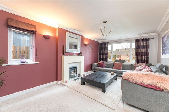 17, Upper Green Drive, Wakefield photo 2