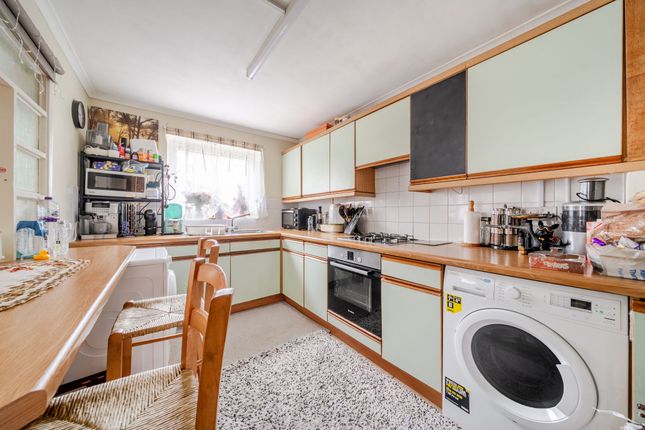 16 Cedar Court, Haslemere photo 4