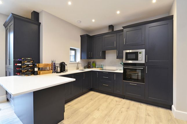 Flat 22, Branksome, Filmer Grove, Godalming photo 3