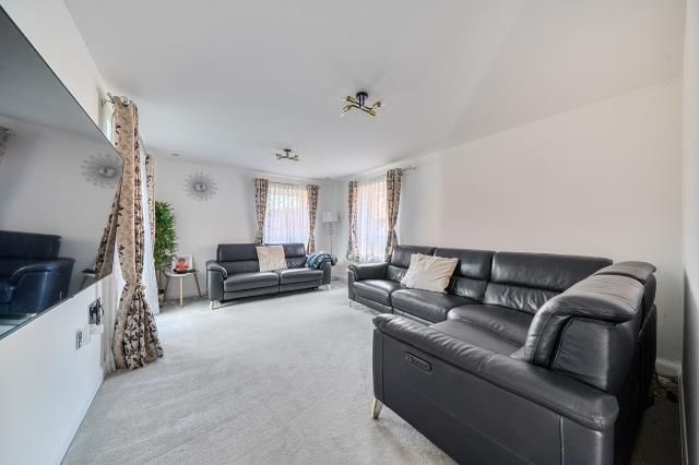 19, Prunus Walk, Swindon photo 2