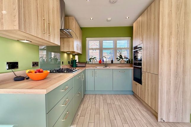 15, Fieldhouse Way, Lymington photo 4
