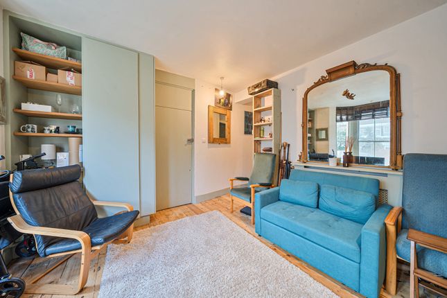8B,, Vicarage Grove, London photo 2