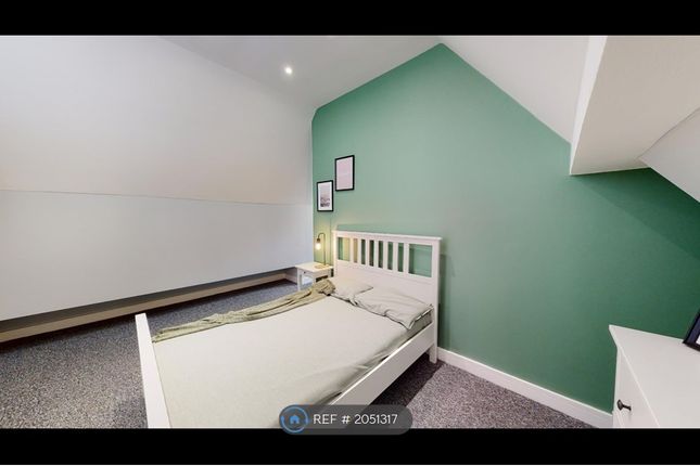 Room to rent in Oak Road, Salford