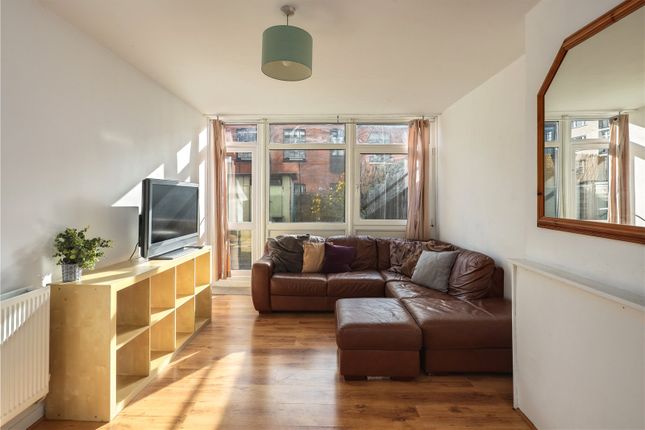 Flat for sale in Tomlinson Close, Shoreditch, London