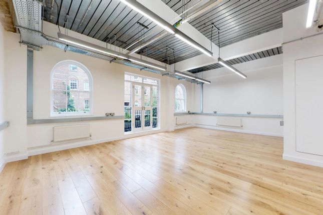 Office to let in Bath Place, London