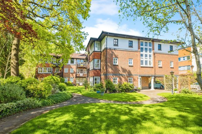 Flat for sale in Madeira Road, West Byfleet, Surrey