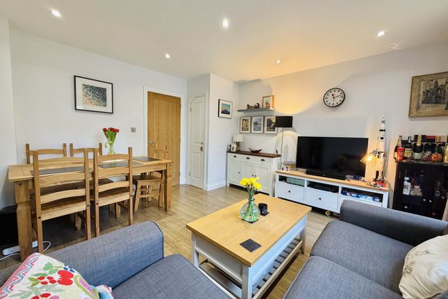 3, Magdalen Court, Didcot photo 3