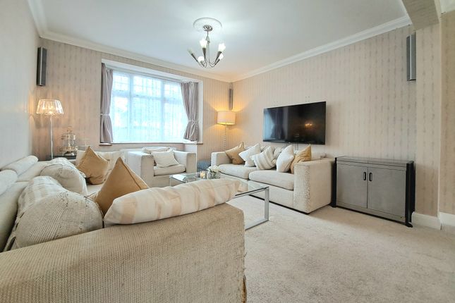 66, Braund Avenue, Greenford photo 3