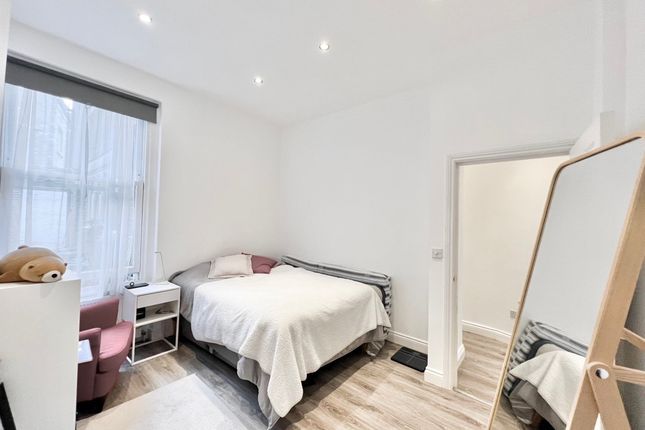 86a, Saltram Crescent, London photo 3