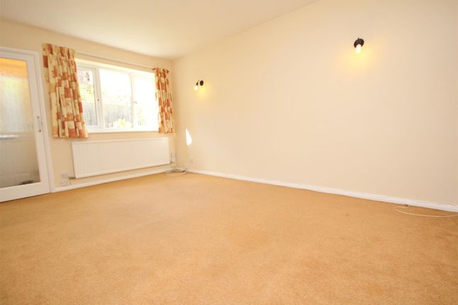 Tychbourne Drive, Surrey photo 2