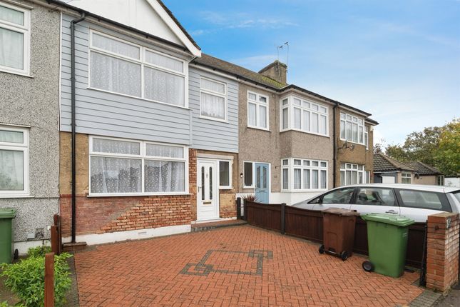 Thumbnail Terraced house for sale in Grovelands Way, Grays