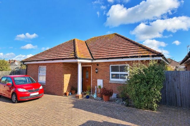 2-bed bungalow on Glenbarrie Way, West Sussex, £425,000