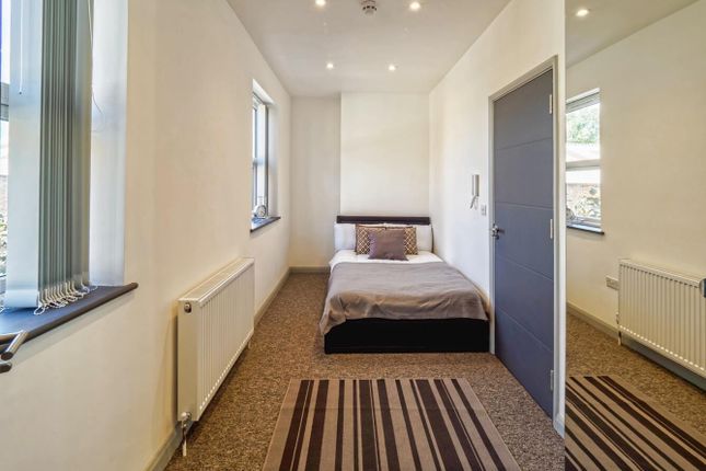 FLAT 7 R17, 87-89, Market St, Watford photo 2