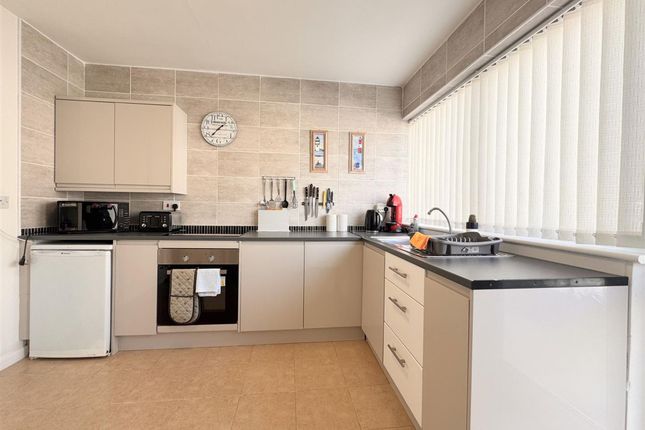 18, Trebarwith Crescent, Newquay photo 2