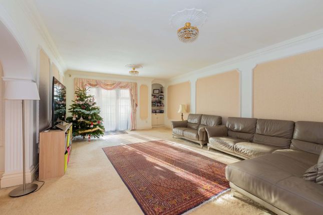 Penn Haven, Oak End Way, Gerrards Cross photo 2