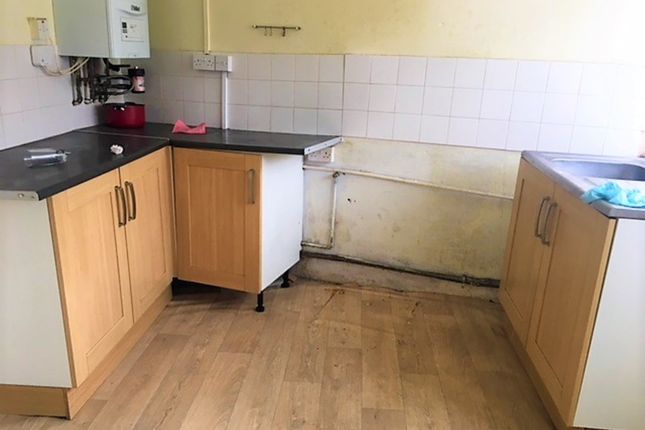 70 Blowers Green Road, Dudley photo 2