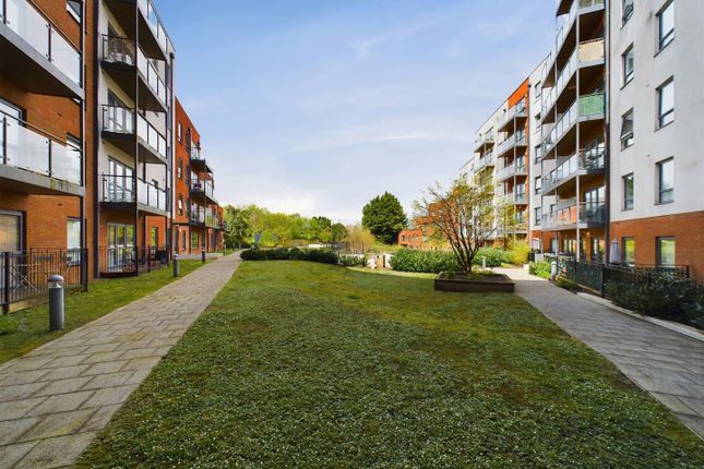 Flat for sale in Apex Apartments, Ifield Road, West Green, Crawley