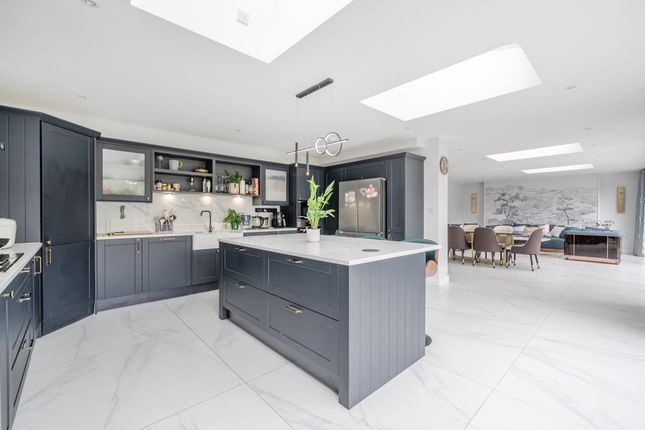 11, Elm Gardens, Esher photo 2