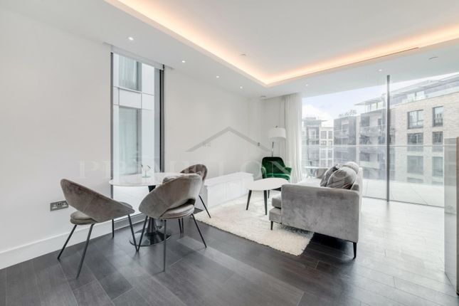 Flat for sale in Carrara Tower, 250 City Road, London