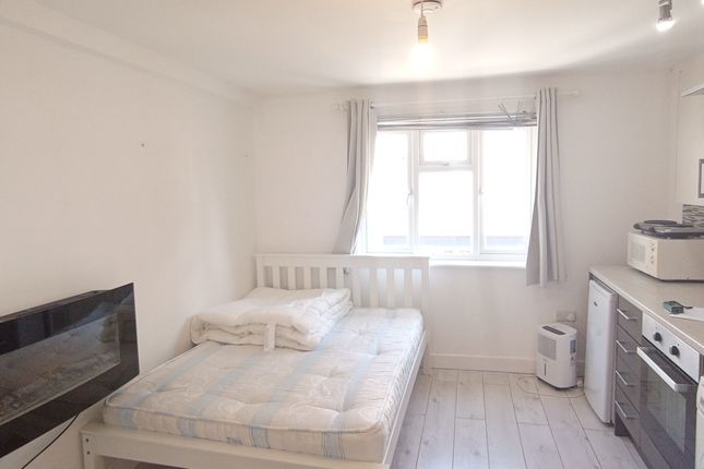 1 113a, Springbank Road, London photo 5
