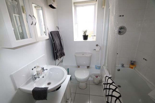 Flat for sale in Gillespie Close, Bedford