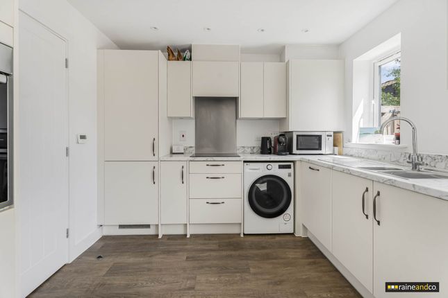 8, Overfield Close, Hatfield photo 3
