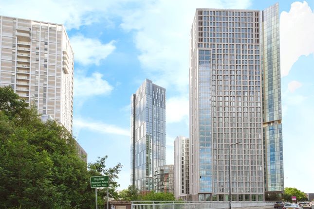 2-bed flat on 1003, Embankment Exchange, Salford, £325,000