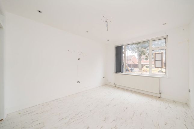 155, Hall Road, Isleworth photo 4