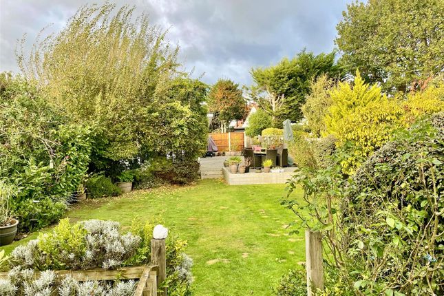 21, Woodside, Essex photo 2