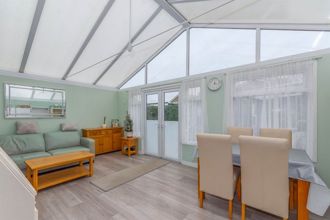 17, Poplar Grove, Burnham-On-Crouch photo 4
