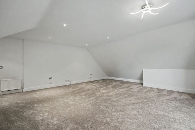 12, Sandmoor Avenue, Leeds photo 4