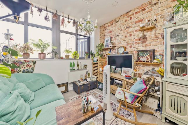 Flat 45, Talbot Skyline, Imperial Drive, Harrow photo 3